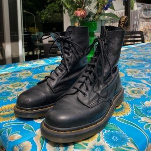 DOC MARTIN COMBAT BOOTS! WORN ⭐️